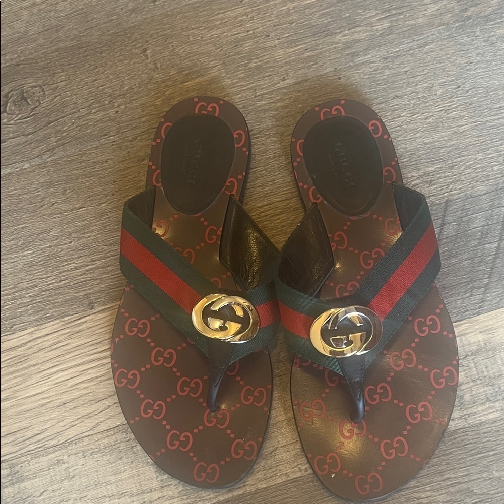 Gucci Red and Green Kika striped interlocking GG sandal